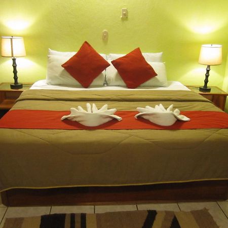 Hotel Jaguar Inn Тикаль Экстерьер фото