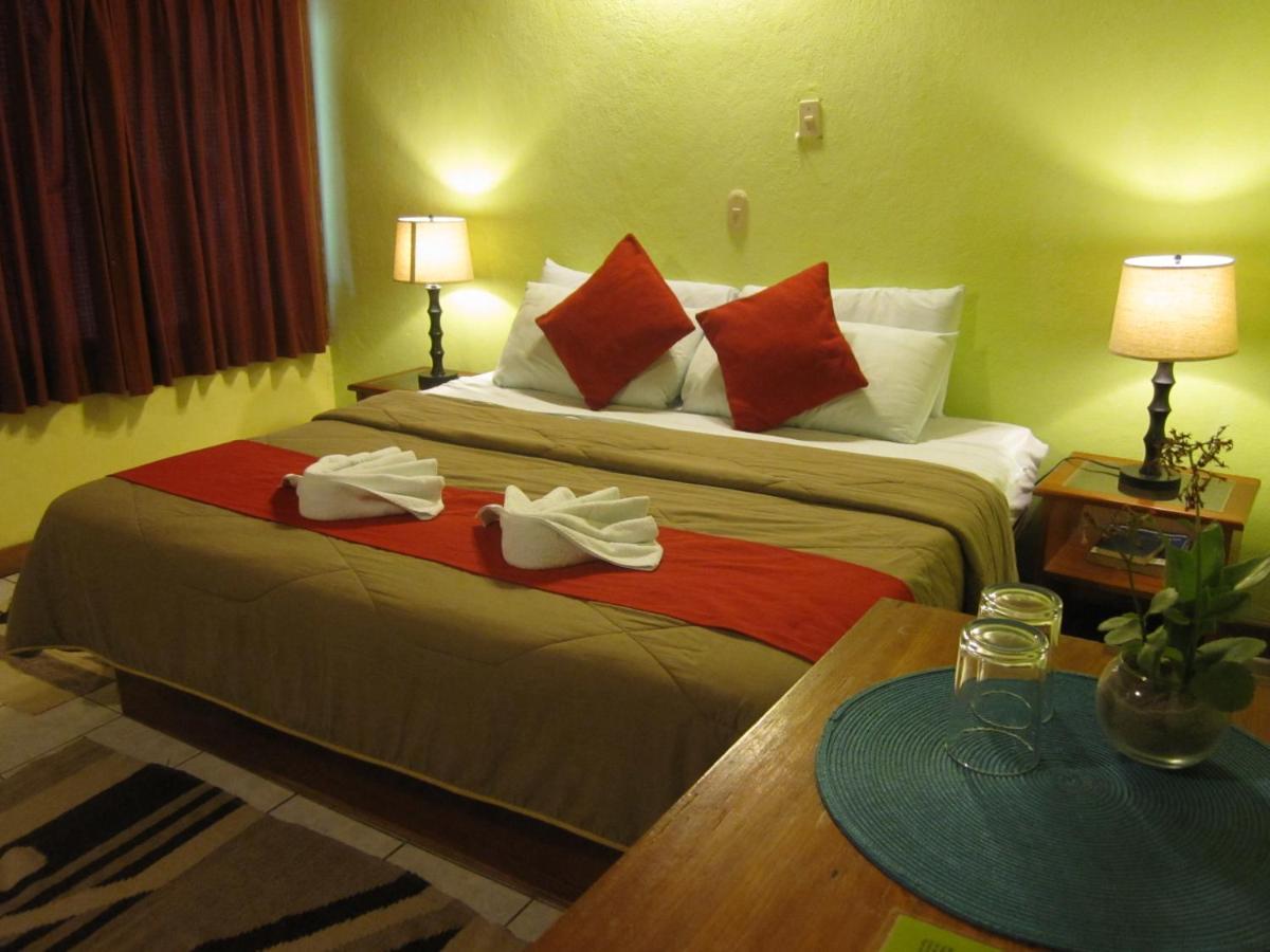 Hotel Jaguar Inn Тикаль Экстерьер фото