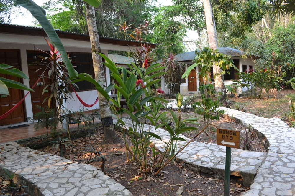 Hotel Jaguar Inn Тикаль Экстерьер фото