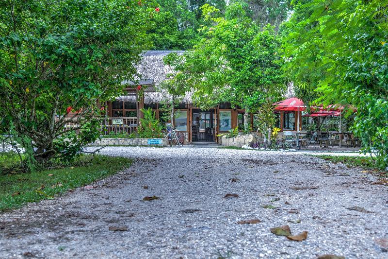 Hotel Jaguar Inn Тикаль Экстерьер фото